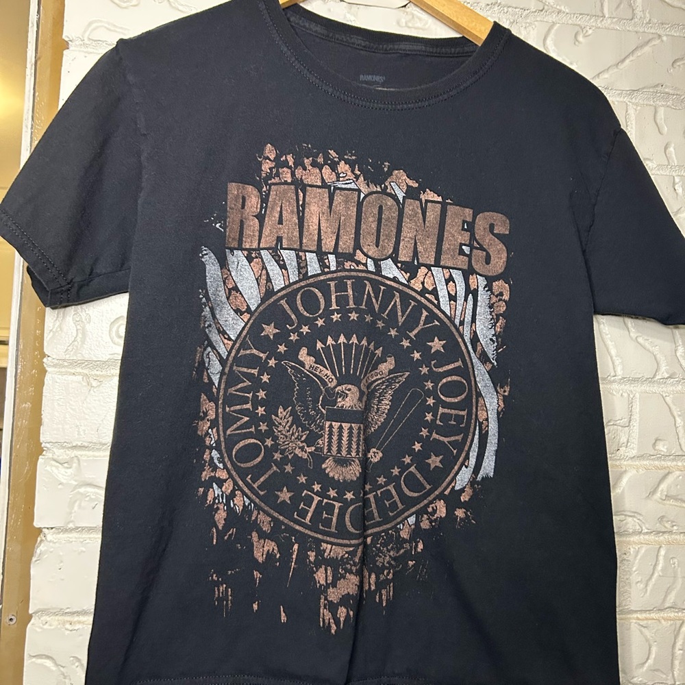 Ramones - Classic Crest Logo Shirt - Size XS